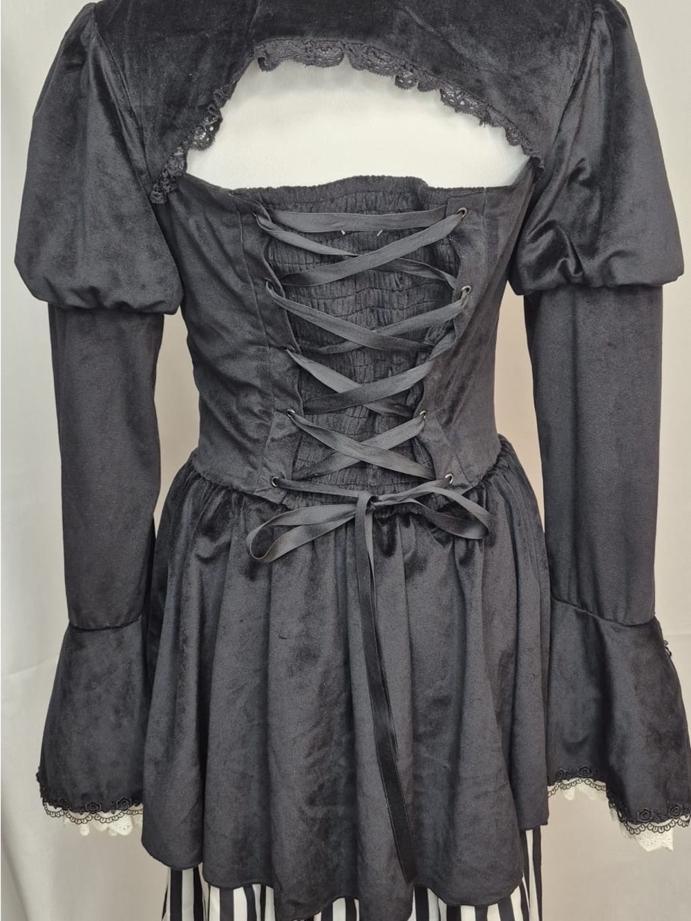 2056 - Gothic Lace Trim Black Velvet Dress with Bow - Picture 4 of 5